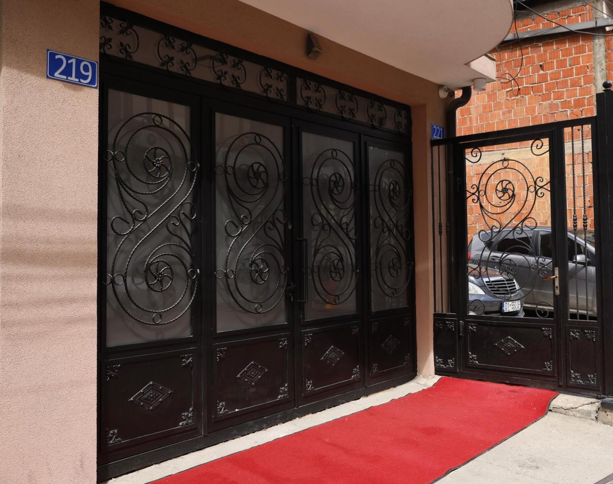 Oldtown Prishtina Apartments Приштина Экстерьер фото